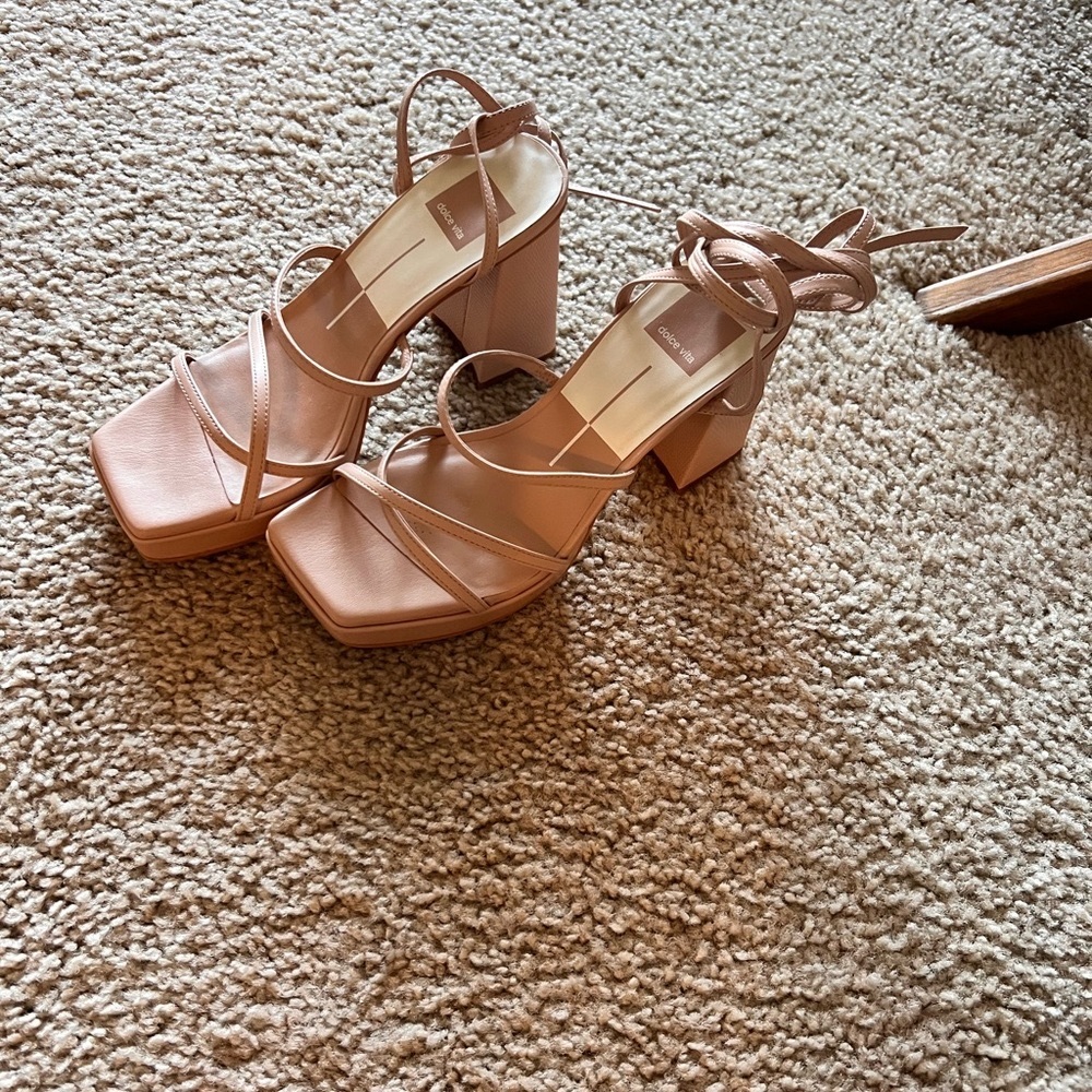 Dolce Vita Amanda Heels in Cream Stella